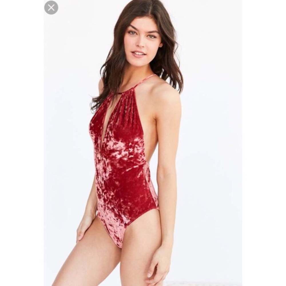 URBAN OUTFITTERS VELVET BODY SUIT!❣️